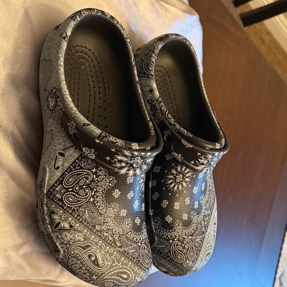 CROCS Paisley Patterned Mules in Black and White - Picture 17 of 17